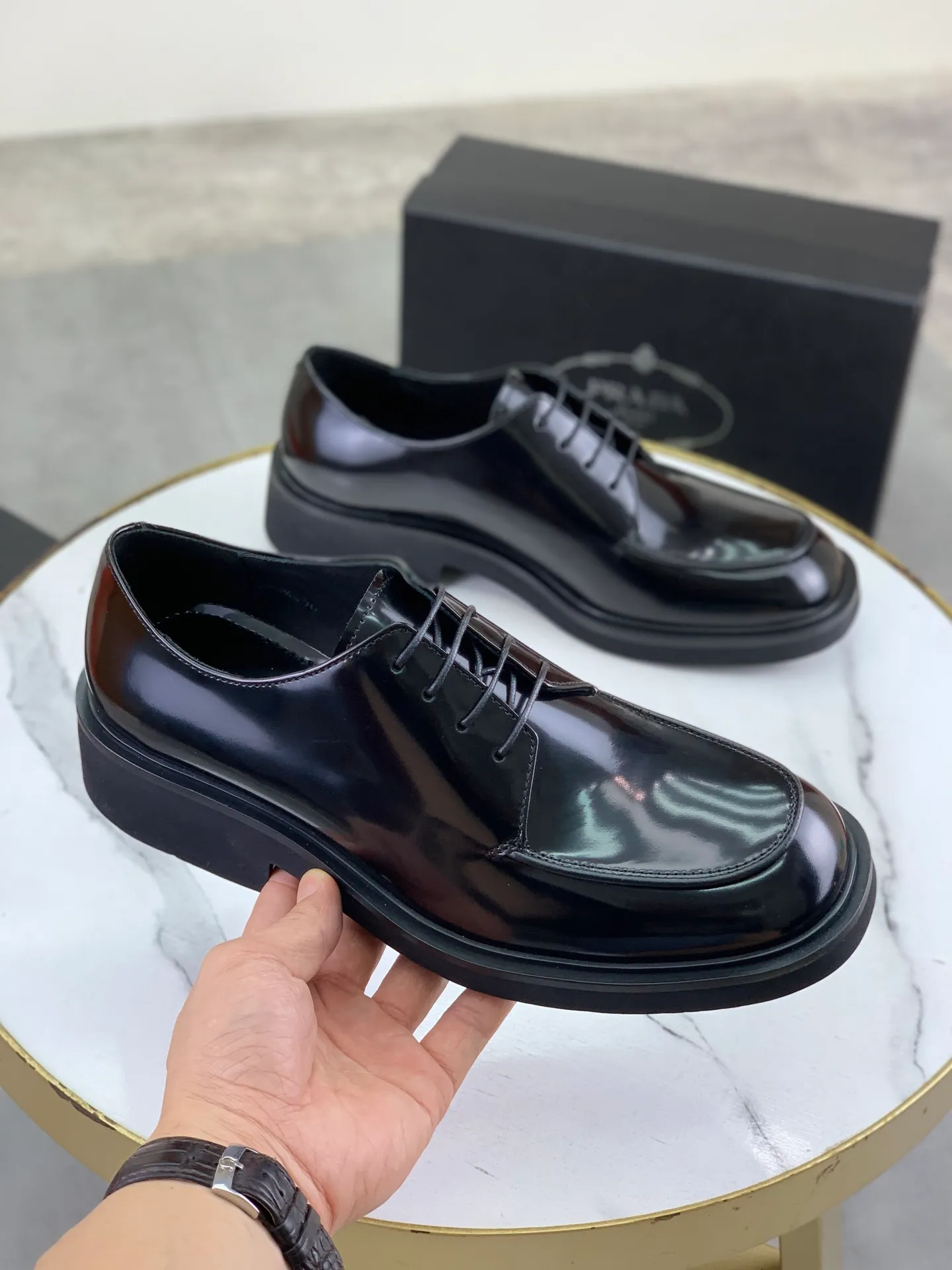 Factory price P840 💰Original quality, top version🔱 ＰＲＡＤＡPrada. Men's business casual leather shoes, top quality cow leather. 1:1 shipment ⬆️Luxurious and noble, all made of imported original first-layer fine suede cowhide, just to create a more comfortable wearing experience. Upper: original comfortable open-edge bead-rubbed calfskin ➕Top imported water-dyed full cow lining, original high-end lightweight and comfortable TPU combination bottom ✔️Code number: 39-44 (38 45 Can be customized)